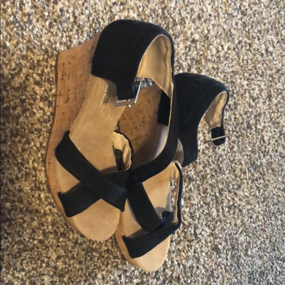 Selling NWOT Toms Wedge Heel